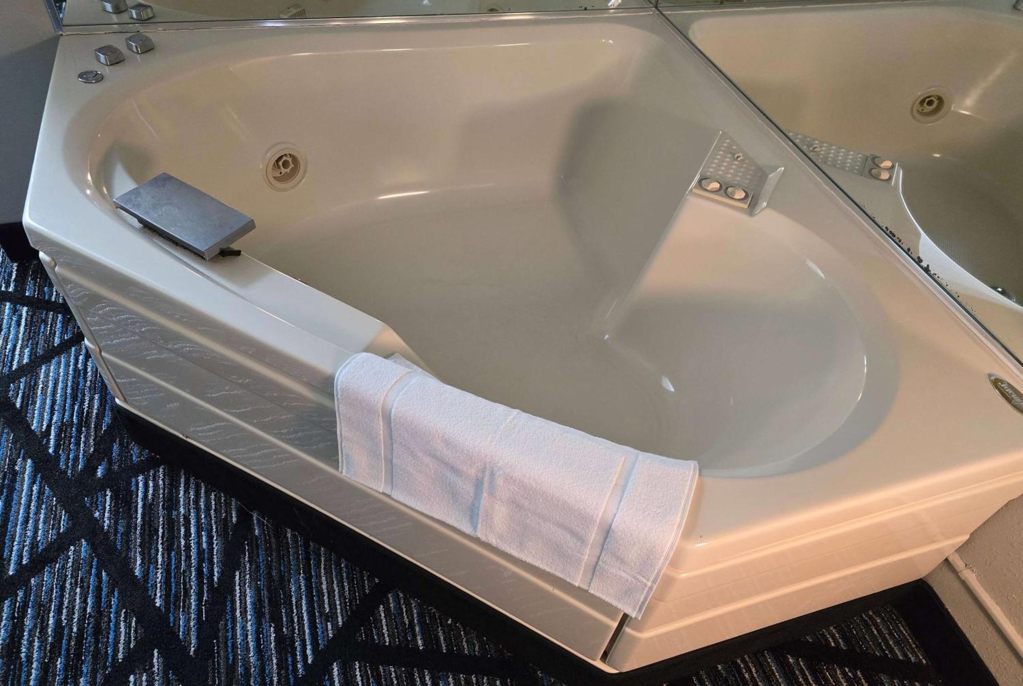 Hotel Super 8 By Wyndham Traverse Traverse City