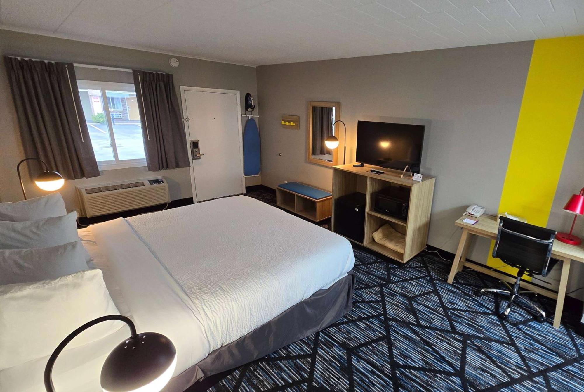 Super 8 By Wyndham Traverse City 2*