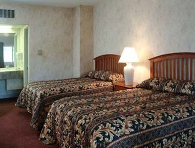Super 8 By Wyndham Traverse Hotel
