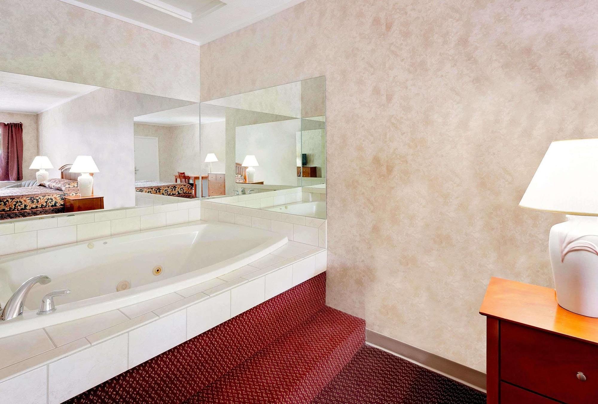 Hotel Super 8 By Wyndham Traverse
