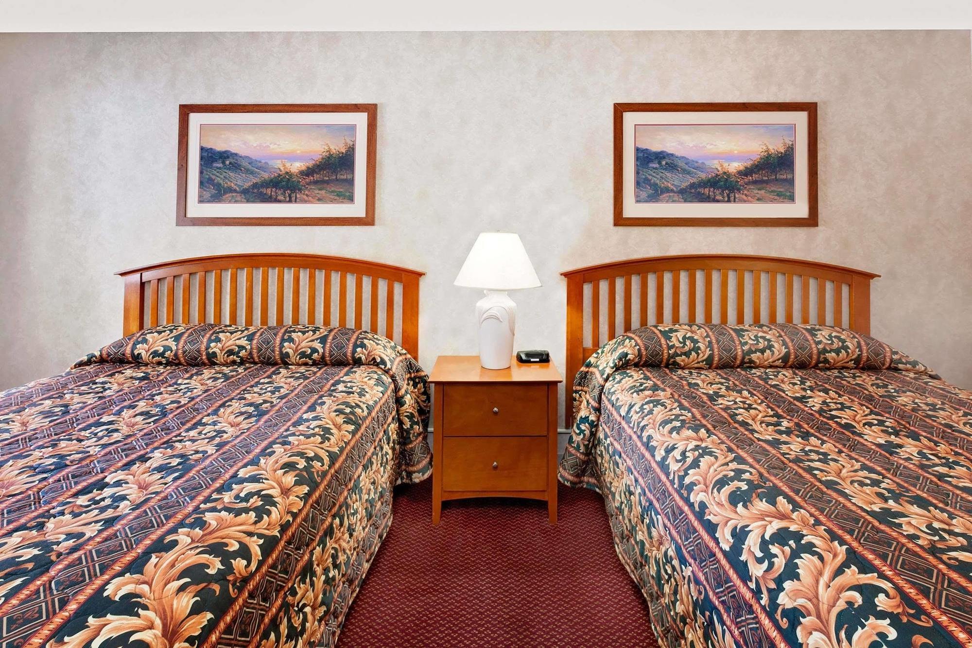 Super 8 By Wyndham Traverse Hotel Traverse City