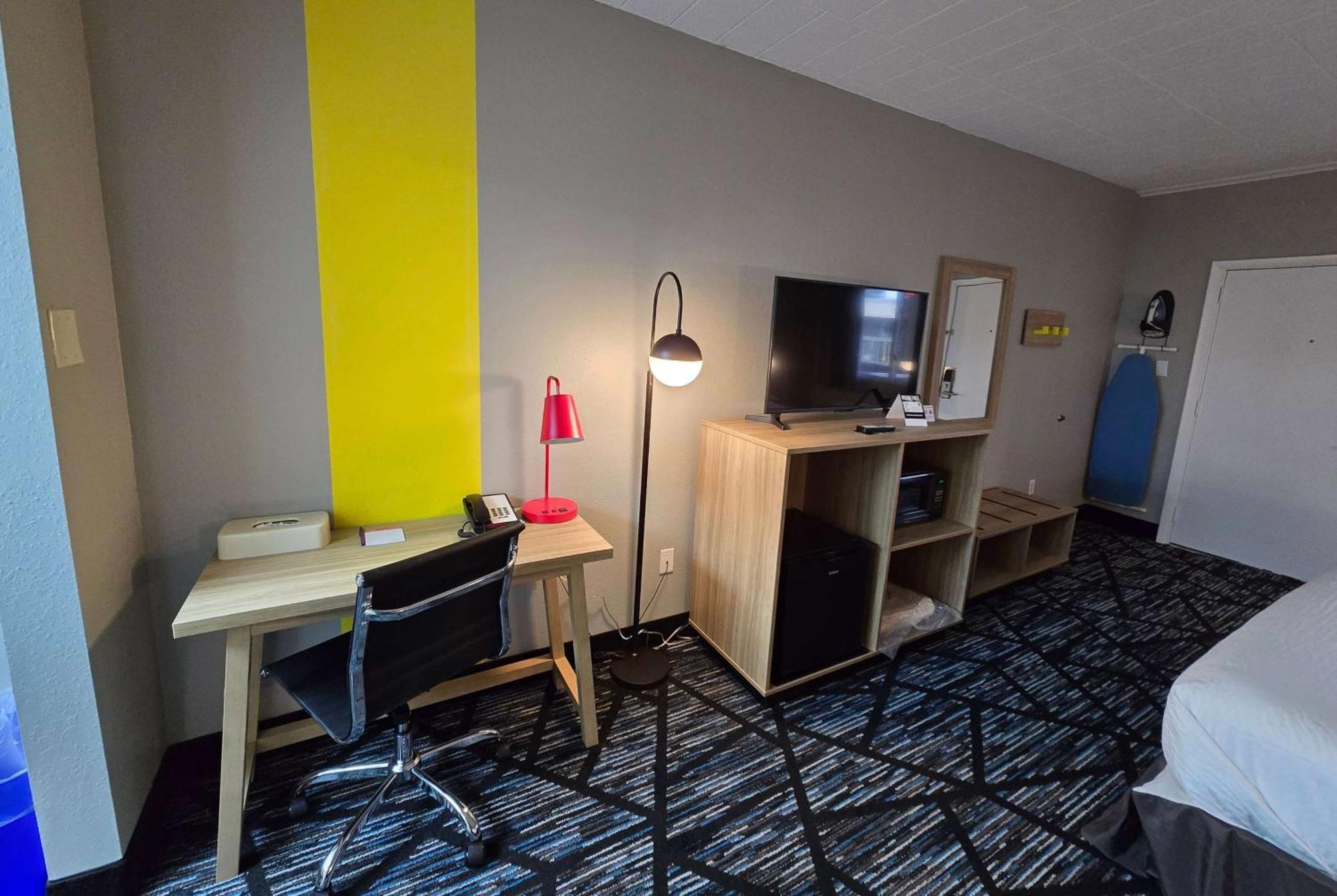 Super 8 By Wyndham Traverse Hotel Traverse City