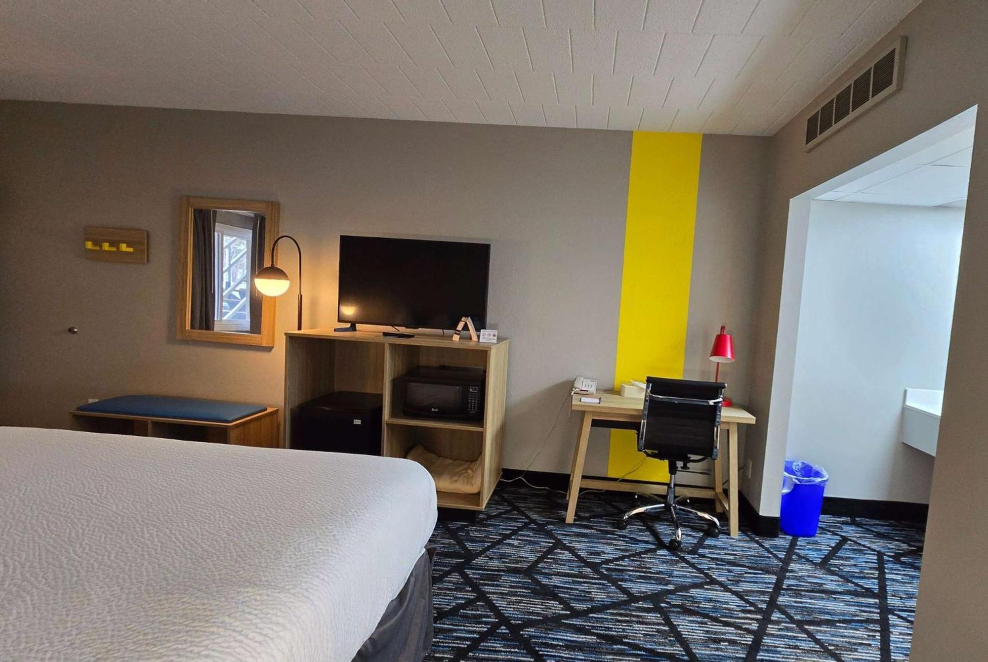 Super 8 By Wyndham Traverse Hotel Traverse City